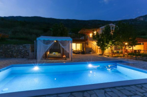 Гостиница Vacation house/Kuća za odmor Vortex  Каштел Камбеловац